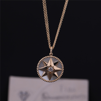 Rose Des Vents Medallion Necklace in het Gele Goud van 18k met Diamond Mother Pearl