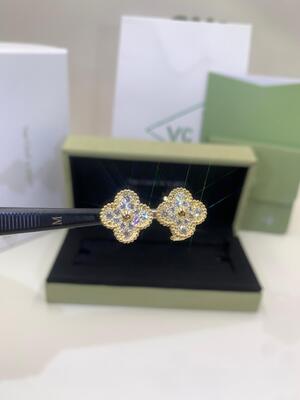 Vintage Alhambra Medium Clip Earrings 18K Yellow Gold White Mother Of Pearl VS Diamond