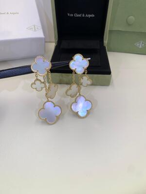 Vintage Alhambra Medium Clip Earrings 18K Yellow Gold White Mother Of Pearl VS Diamond