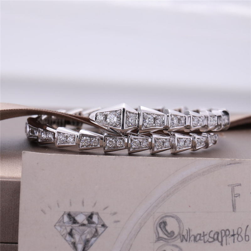 Kwaliteit De Adder één-rol van Italië Romaanse Serpenti slanke die armband in 18K-witgoud met de volledige pavé Armband van de diamantenslang wordt geplaatst fabriek
