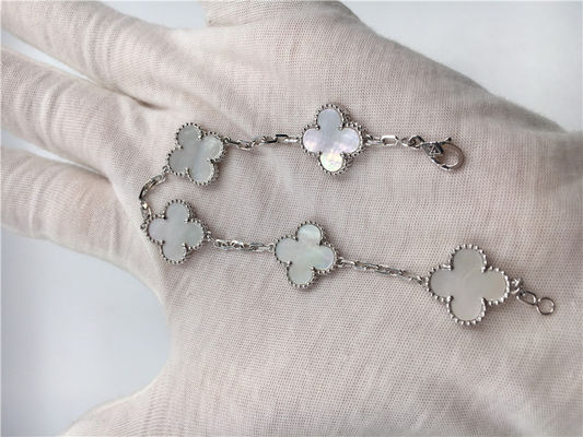 Kwaliteit Uitstekend Alhambra 18K Gouden Armbandwitgoud met Witte Moeder van Parel fabriek