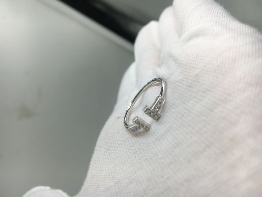 Kwaliteit T Draad Ring With Round Brilliant Diamonds, Verlovingsringen voor Vrouwenwitgoud fabriek