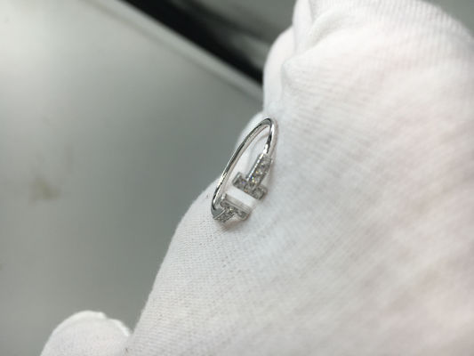 Kwaliteit T Draad Ring With Round Brilliant Diamonds, Verlovingsringen voor Vrouwenwitgoud fabriek