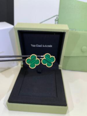 VCA Alhambra Oorbellen Van Cleef And Arpels Witte Parelmoer Malachiet Karneool