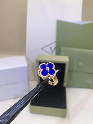 Pictogramgeluk Van Cleef And Arpels Alhambra Ring Yellow Gold Carnelian Diamond VCARD40800