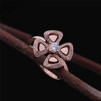 Kwaliteit Roman Love Flower Ring Fiorever 18 kt Rose Gold Ring met een centrale diamant en diamanten die pavé wordt geplaatst fabriek